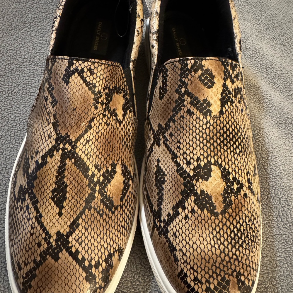 Snakeskin Pattern Slip-On Women’s Shoes